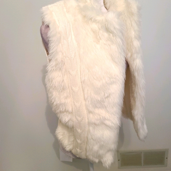 NWOT XOXO FAUX FUR VEST - Picture 2 of 8